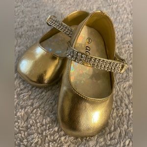 worn 1 times, dress up shoes for baby girl.